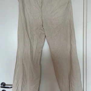 Beiga Linnebyxor - Aldrig använda, raka i benen.