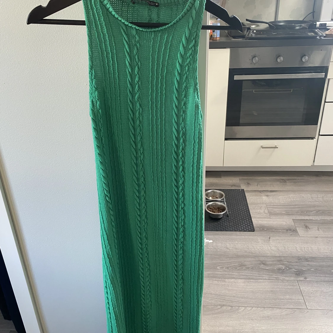 Grön stickad/virkad klänning ifrån Zara - 90