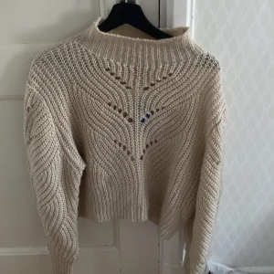 Stickad Tröja - Köpt på Sellpy men aldrig använd💓