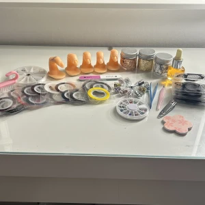 Nagel saker - Säljer dessa då jag inte använt vissa och jag bara vill bli av me det