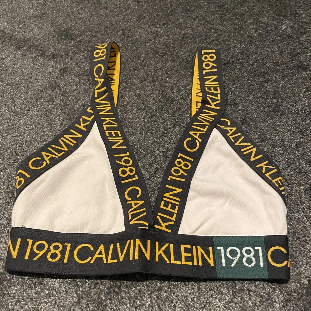 En snygg bh från Calvin Klein i storlek XS. Knappt använd och ser ut som ny😊. Övrigt.