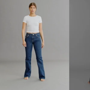 Bootcut jeans - HELT OANVÄNDA! Fina populära jeans från Gina, midrise och bootcut! Köpte fel storlek därför aldrig använda och lapparna sitter kvar🤍 För långa för mig som är 158! Nypris idag är 499