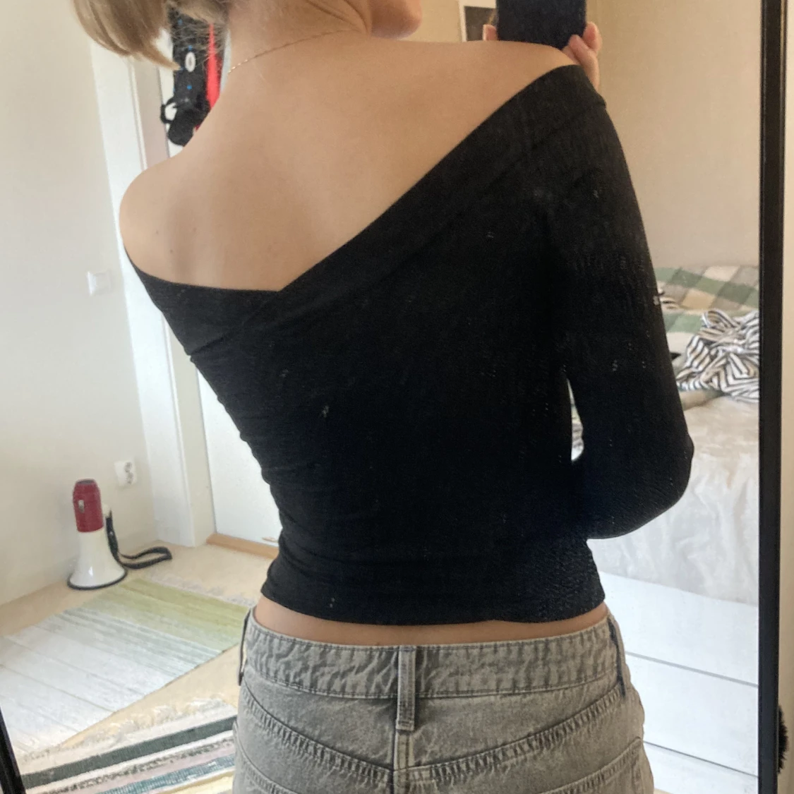 Off-shoulder svart långärmad tshirt - 90