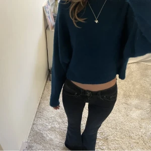 Stickad tröja💙 - Blå/grön stickad tröja från hm, i toppenskick!