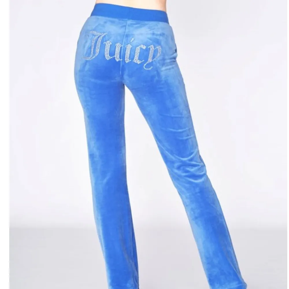 Blåa juicy, nästan aldrig använda, köpta för 1200kr, säljs för dom inte används. Jeans & Byxor.