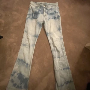 Coola jeans - Jätte coola jeans, använda fåtal gånger. Köpta second hand så vet inte märket. Kan diskutera pris 