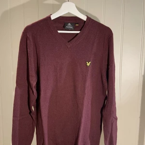 Fin Lyle & Scott tröja - Säljer denna fina Lyle & Scott tröja i toppenskick! ✨
