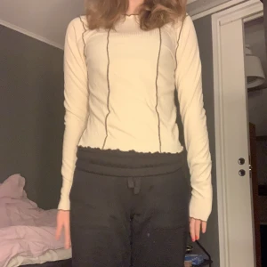 Tröja - Aldrig använt,Säljer för den sitter inte så bra på mig,kan tänka mig att sänka priset💓