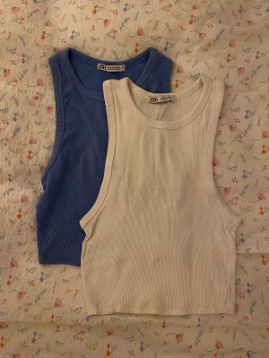 Ribbade linnen från Zara - Jättesöta linnen från Zara. Köpte för ca ett år sedan men de kommer inte till användning längre. Bra skick! Kan köpas tillsammans för 65 kr eller separat för 40 kr styck!