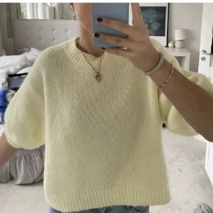 Zara tröja - Säljer denna zara tröja❤️ lappen är ej tyvärr kvar. Använt 1 gång, köparen står för frakt