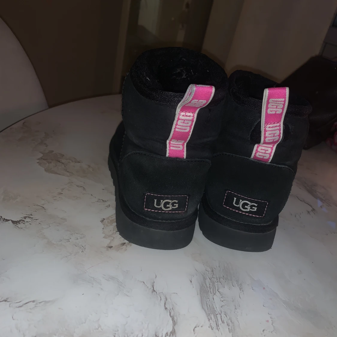 UGGS  - 90