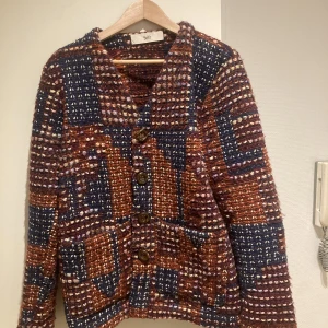 Sefr cardigan - Sefr cardigan i unik färg, strl m lite noppig nypris 3000.