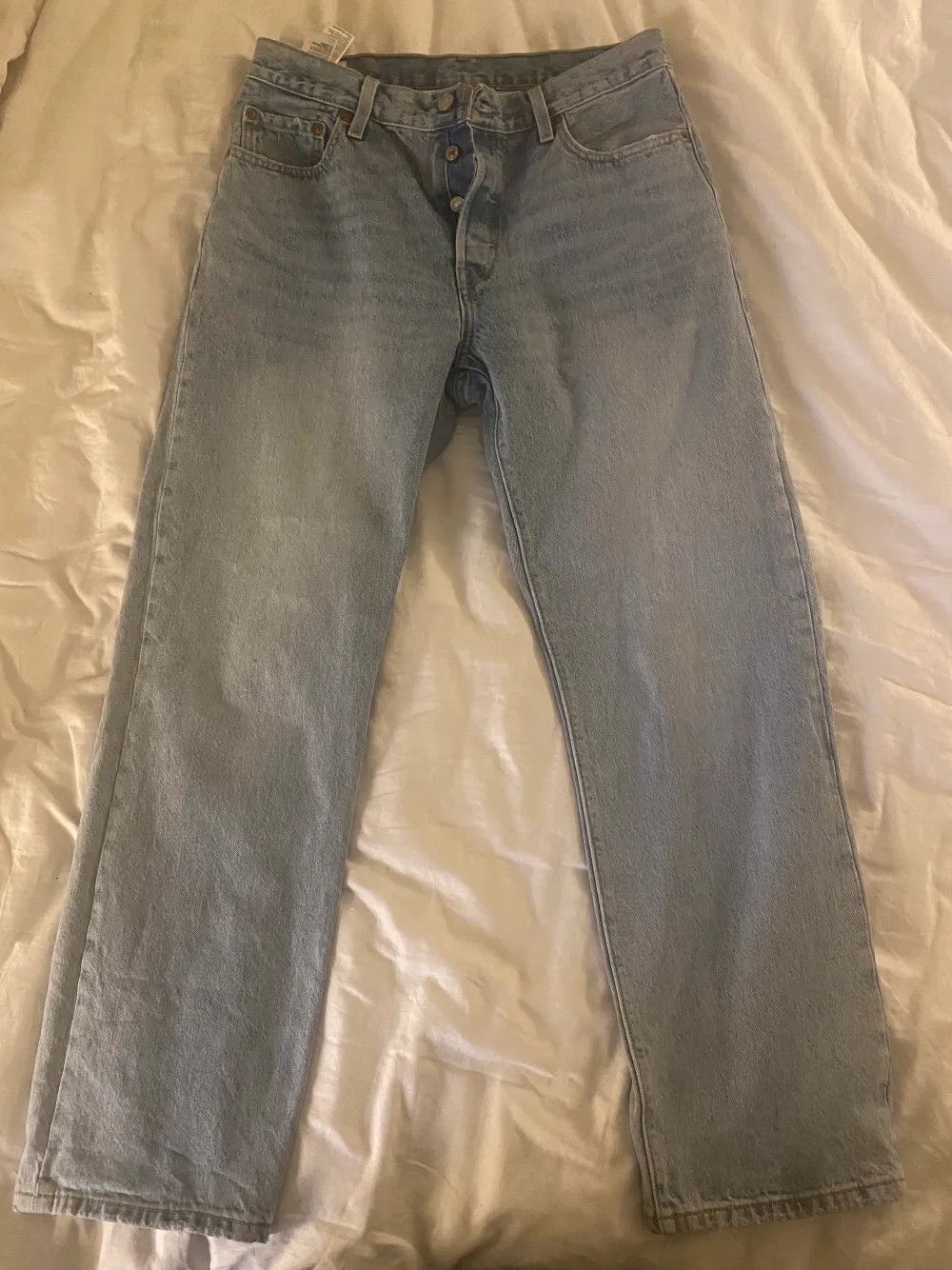 Köpta för 1100, nyskick. Fråga gärna om mer info/ bilder vid intresse :) 🐝. Jeans & Byxor.