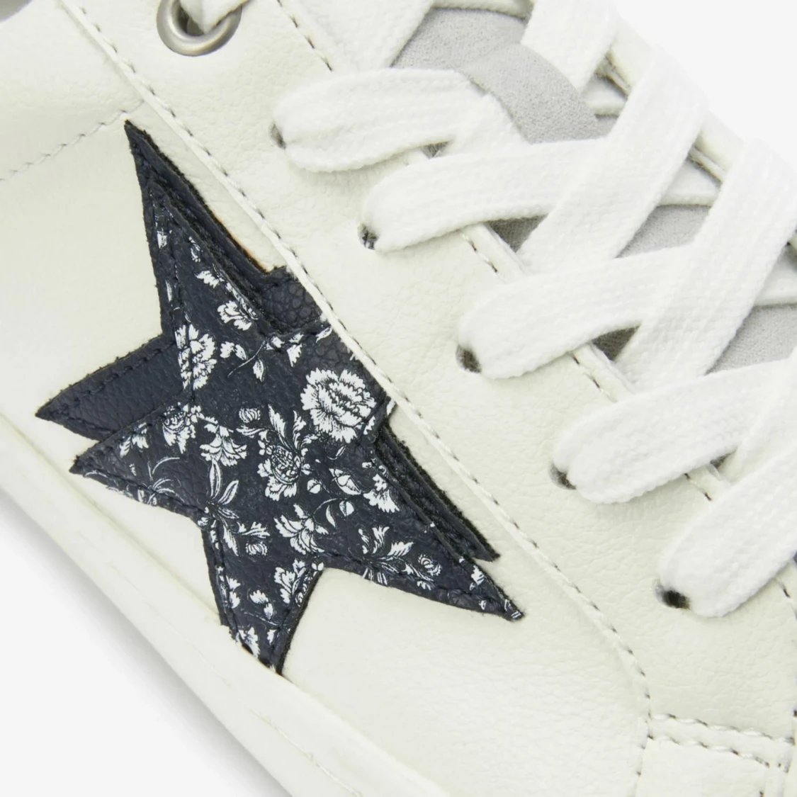 Snygga sneakers  - 90