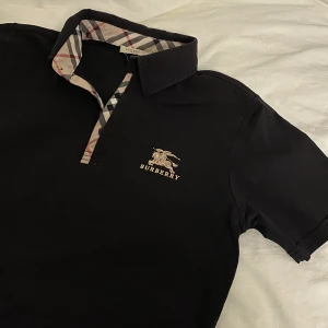 Burberry piké  - Burberry piké. Inga fläckar eller något.  449kr. Skriv för mått.