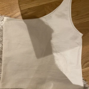 Enarmad topp  - Använd fåtal gånger!