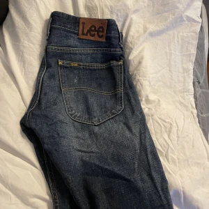 Lee jeans  - Säljer mina lee jeans eftersom de är för små för mig. Inga skador eller fläckar. 