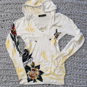 Ed Hardy tröja med luva - Materialet är väldigt lent mot huden