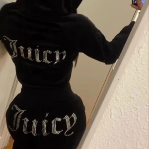 Juicy set 🤍 - Skriv om du har frågor elr funderingar. Nyskick🤍Äkta