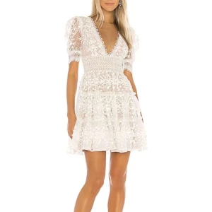 Stundentkläning (Bronx & Bianco)  - Säljer min fina studentklänning, endast använd en gång. Den är så gott som ny, köpte den för 5467kr.