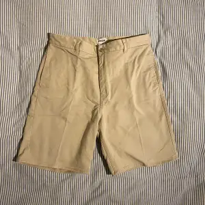 Wide-leg shorts, bra skick, inga täcken på slitage, använda några gånger.