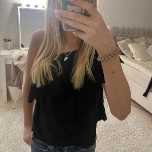 Fin topp  - Topp från Gina köpt på plick aldrig använd.❤️