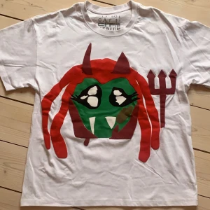 Playboi Carti CPFM T-Shirt - Playboi Carti T shirt med 3d print strl M inte äkta