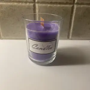 Jag tänkte marknadsföra mitt uf företag här. Här är vårat lavendel ljus som har en fin lilla färg. 