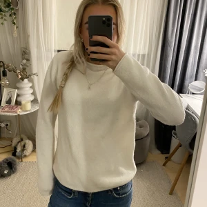 Stickad tröja - Säljer denna sååå sköna stickade tröjan💋💋