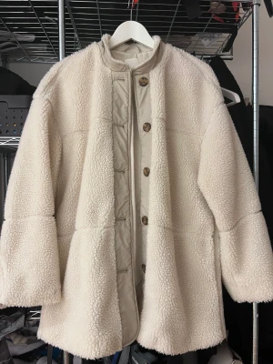 Jacka från H&M - Teddyjacka från H&M  Storlek XS 