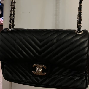 Svart väska  - Ej äkta. Inga defekter