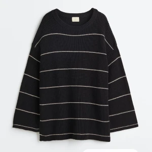 Oversized Ribbstickad tröja - Jätte varm och fin. Aldrig använd. Köptes för 500kr