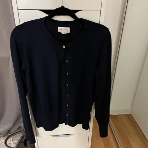 Superfin kofta. - Jötte fin kofta ifrån Lindex! Knappt Andvänd, pris är diskuterbart!