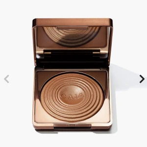 Caia bronzer - Säljer caias golfen coast glow bronzer, använd 3 ggr men tycker tyvärr inte den funkade bra på mig alls. Då jag inte kan skicka tillbaks den går priset att diskuteras💞