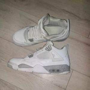 Nike Jordan 4 oreo Storlek 43 Kan mötas upp i Stockholm eller shicka