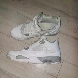 Nike Jordan 4 Oreo - Nike Jordan 4 oreo Storlek 43 Kan mötas upp i Stockholm eller shicka