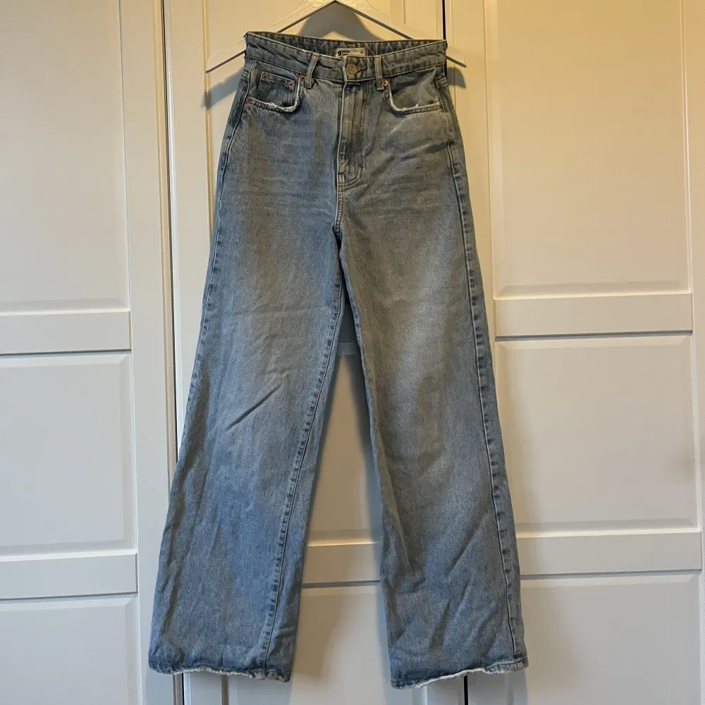 Fina jeans från Gina tricot . Jeans & Byxor.