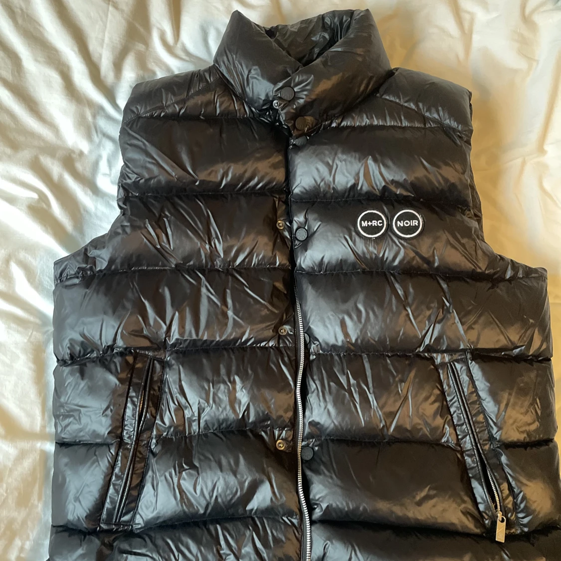 M+RC NOIR Väst