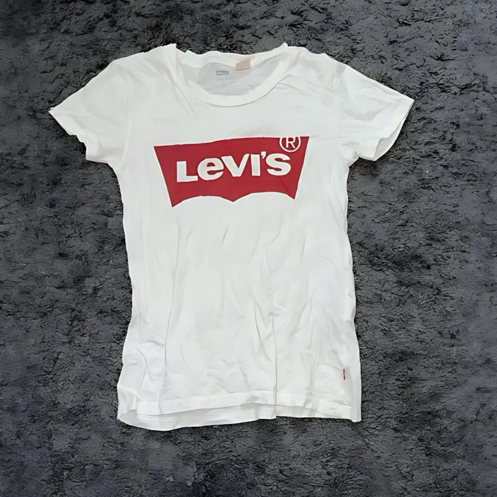 Vit t-shirt från Levis, stl XXS🥰. T-shirts.