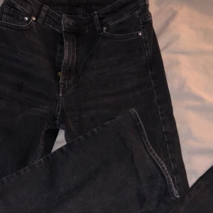 Bootcut  - Säljer dessa då dem bara tar plats,bootcut från hm i storlek xs-s.
