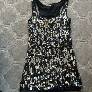Perfect for new years!! So cute!! Never worn before  Good condition!! Short dress!!