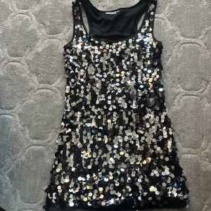 Sequined dress - Perfect for new years!! So cute!! Never worn before  Good condition!! Short dress!!