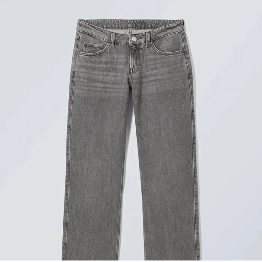 Storlek 25/30 i bra skick! Super snygga lågmidjade jeans som ett perfekt basplagg 🤍🤍💕💕🌟🌟🤩🤩. Jeans & Byxor.
