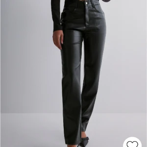High Waist Pu Pants - Aldrig använd.  Endast testat 