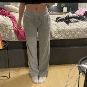 Juicy couture  - Säljer nu mina fina juicy byxor i färgen grå st S. 400+frakt❤️‍🔥