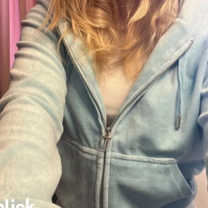 Blå juicy tröja🩵 - Fin ljusblå juicy couture tröja använd fåtal gånger🩵