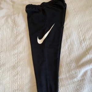 Nike mjukisbyxor - Mjukisbyxor från Nike. Storlek M, herr. I fint skick 