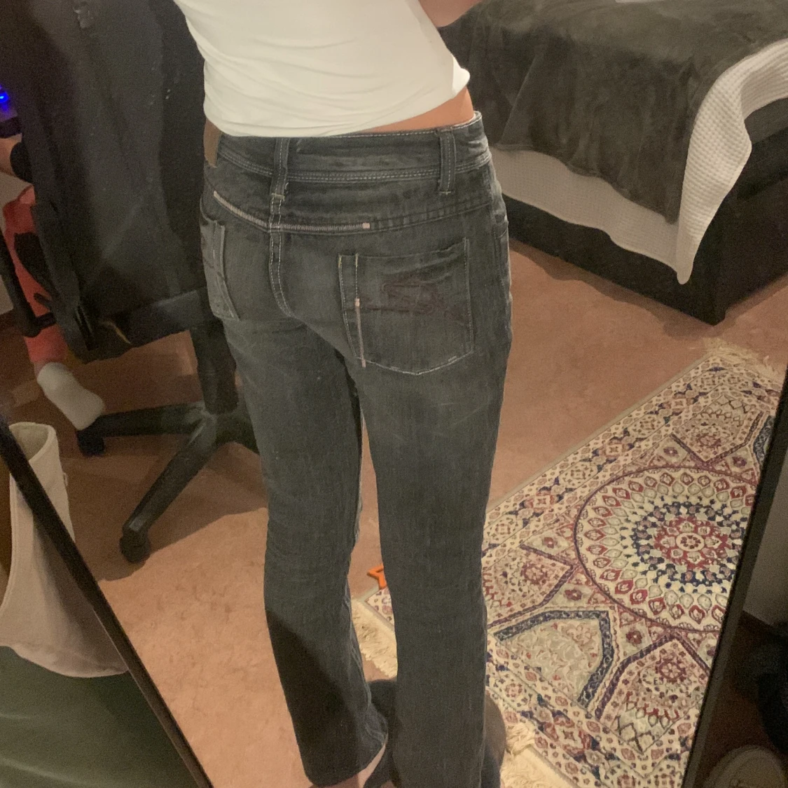 Gråa låg midjade jeans - 90