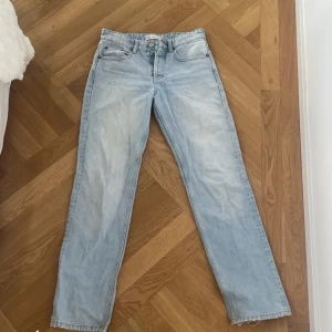 Zara Midrise Jeans - Supersnygga midrise jeans från zara, säljes då jag har ett par likadana i annan storlek 