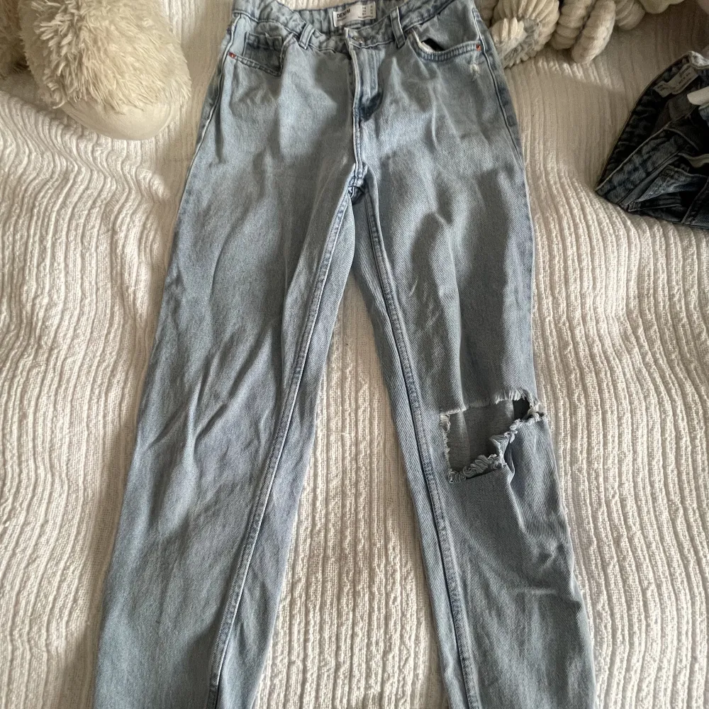 Jeans från bershka storlek 34 💙. Jeans & Byxor.